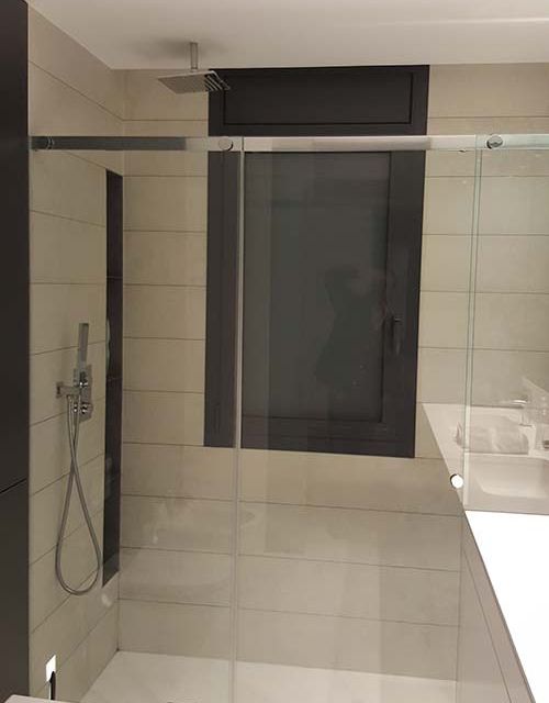 Deco-Vidre vivienda con baño moderno