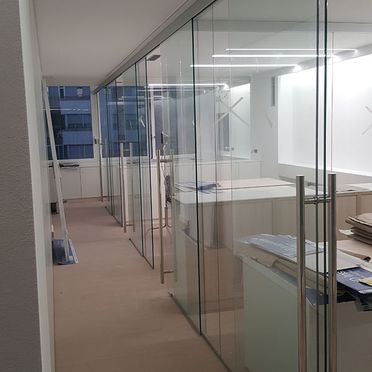 Deco-Vidre oficinas con puertas de vidrio