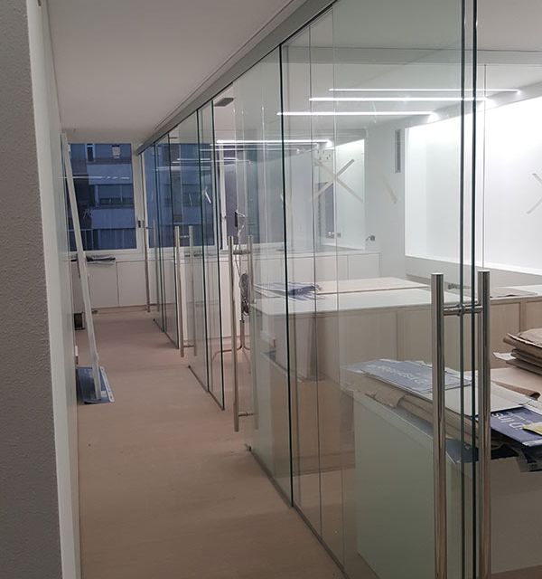 Deco-Vidre oficinas con puertas de vidrio