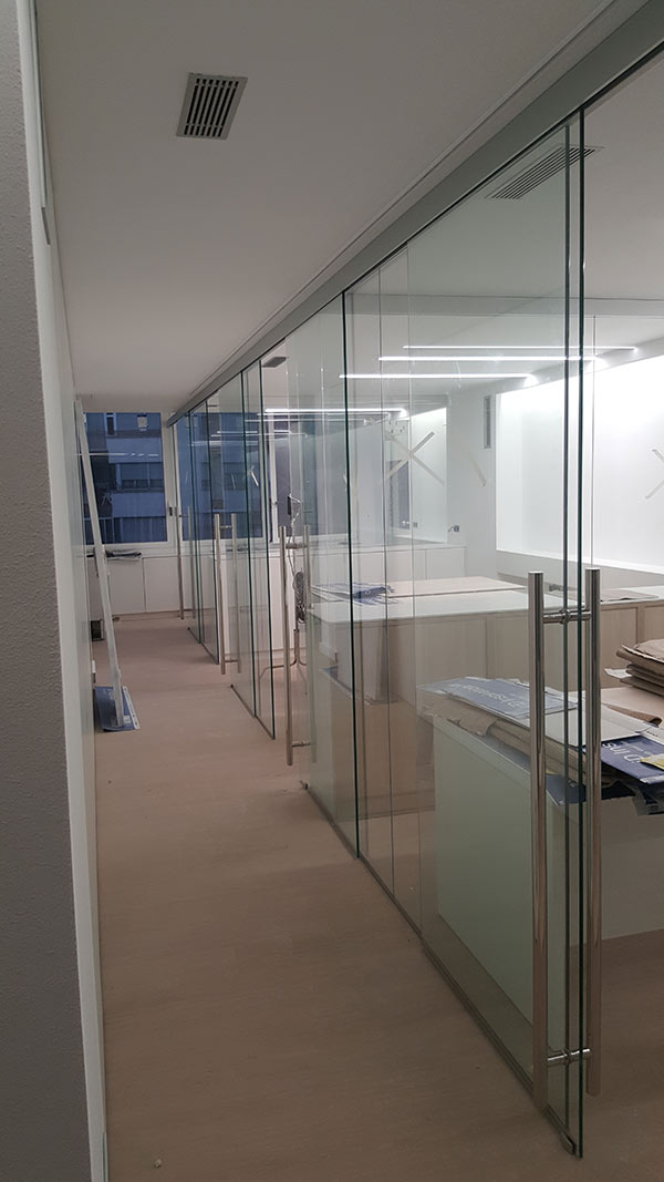 Deco-Vidre oficinas con puertas de vidrio